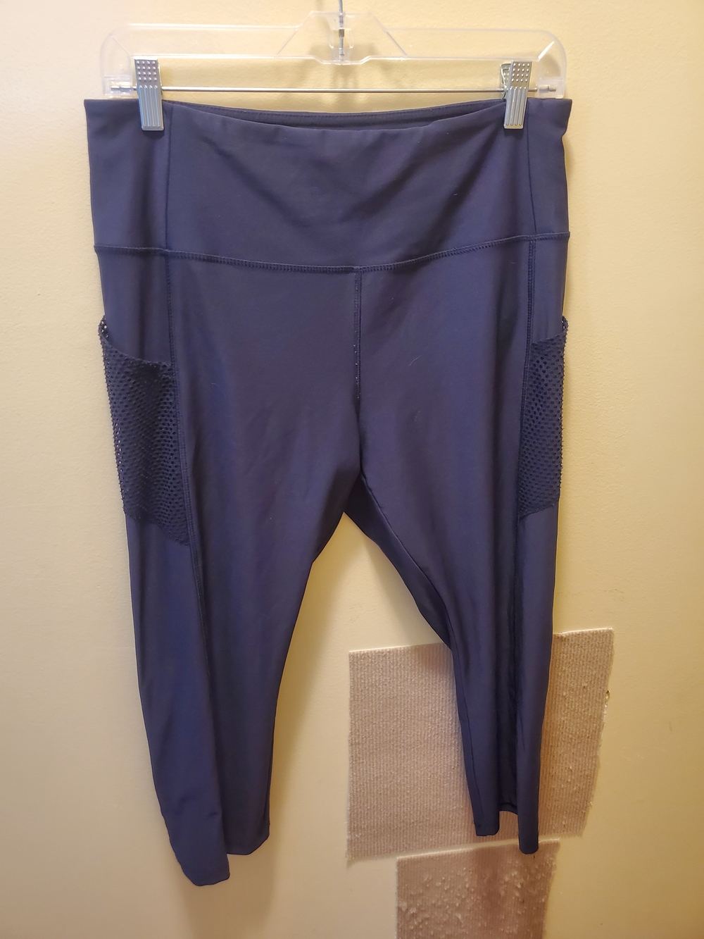 Women's High-Waist Navy Active Pocket Capri Leggings